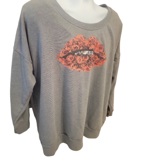 Torrid, Floral Lips Sexy Cute design, comfy plus Heather gray Sweatshirt - Picture 4 of 8